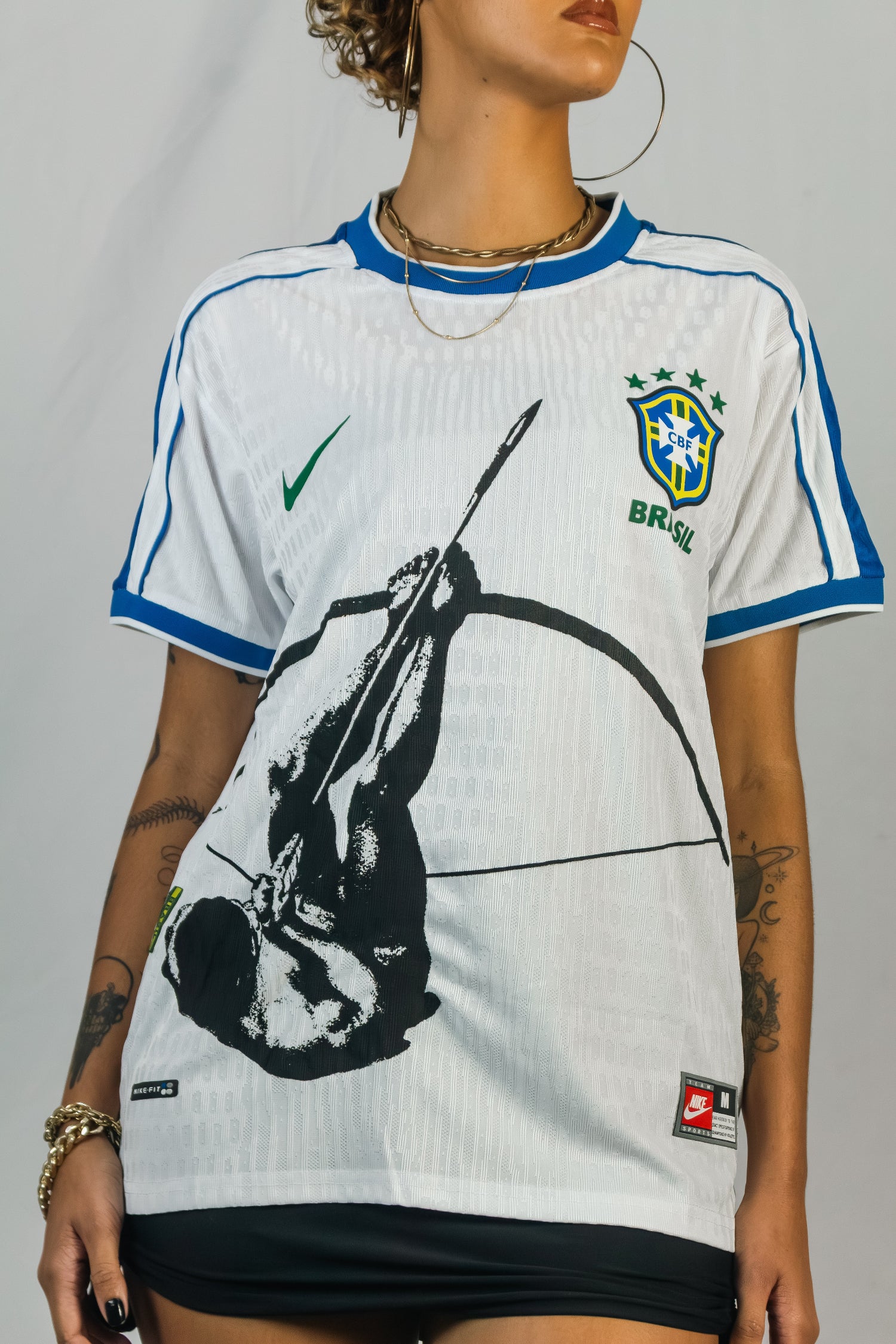 Camisa seleção brasileira 98 branca x Luta Indígena